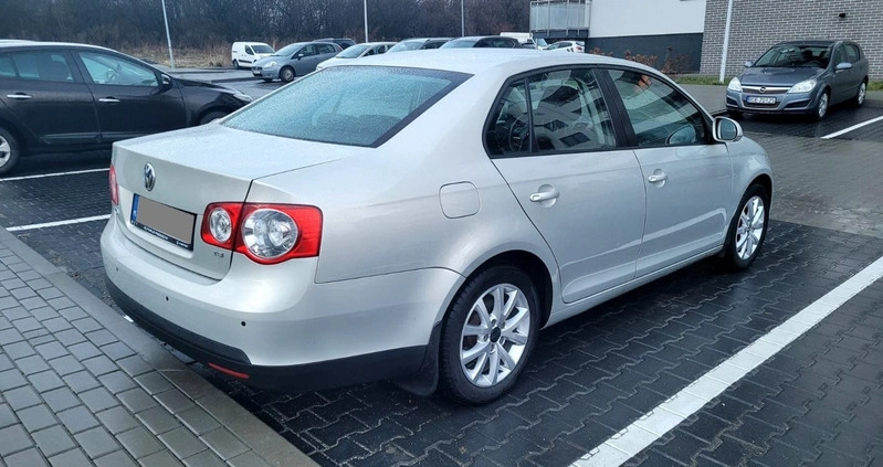 Volkswagen Jetta cena 13900 przebieg: 234000, rok produkcji 2010 z Rzeszów małe 121